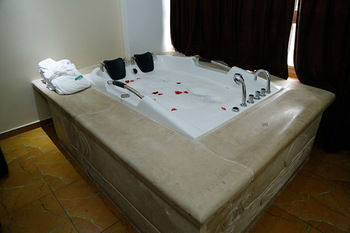 Bouery Hotel Kfar Yassine Exterior photo